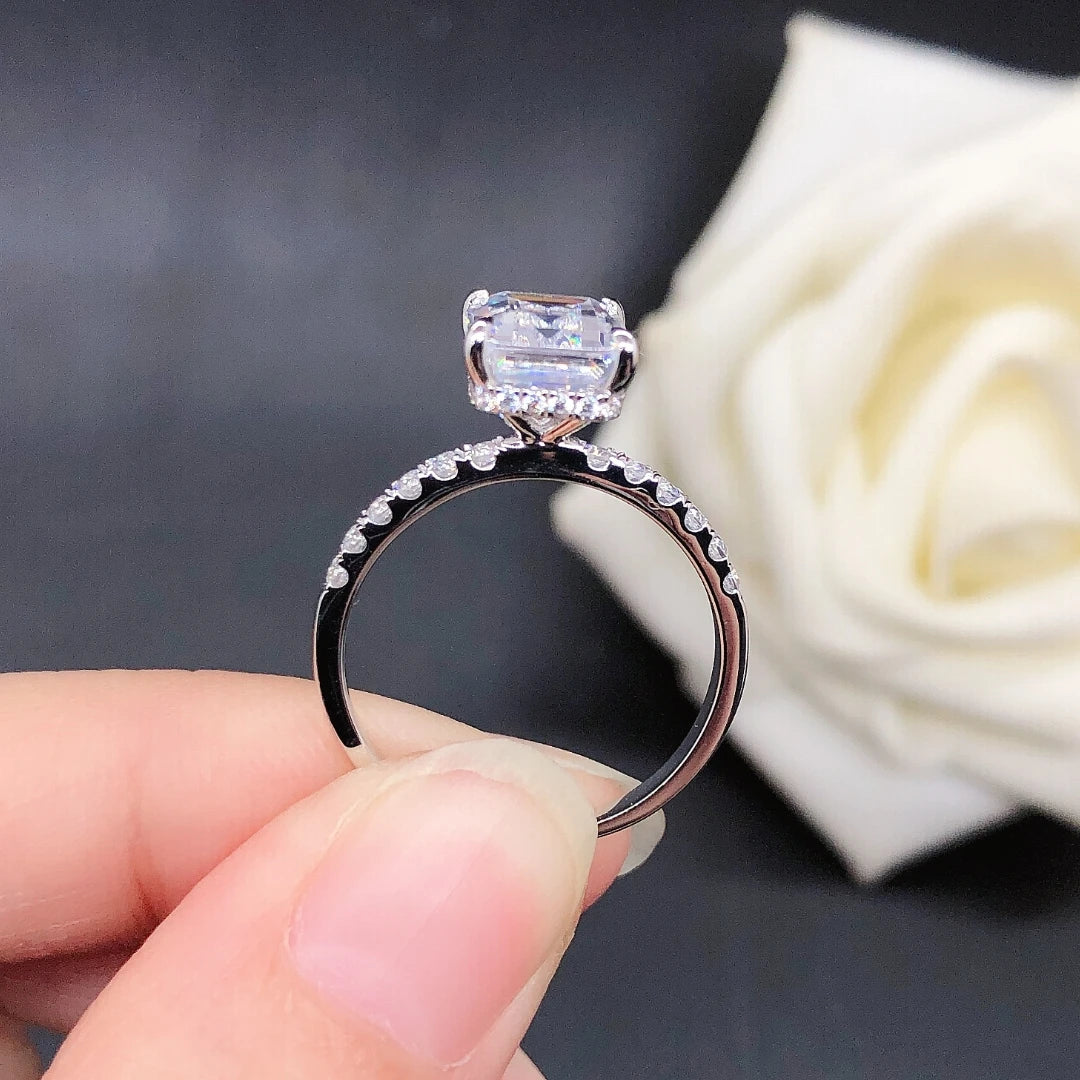 3Ct 7*9 mm Emerald Cut D VVS1 Moissanite Ring