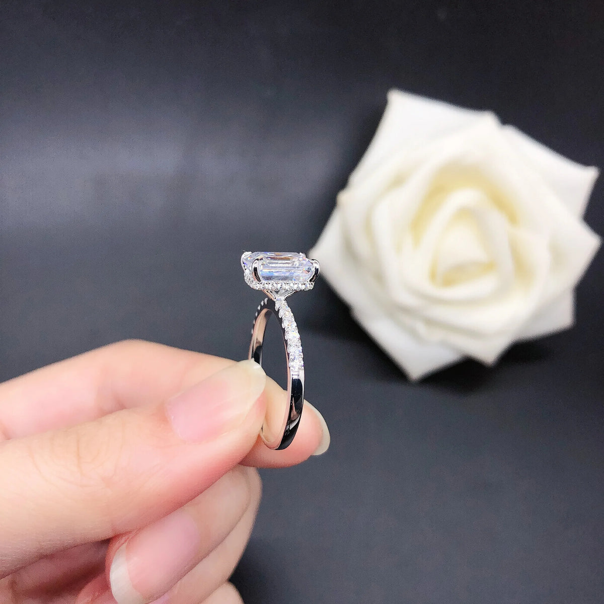 3Ct 7*9 mm Emerald Cut D VVS1 Moissanite Ring