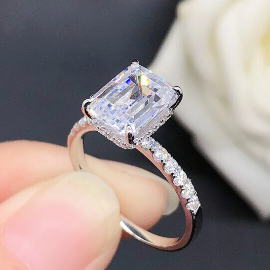 3Ct 7*9 mm Emerald Cut D VVS1 Moissanite Ring